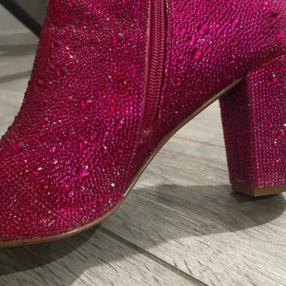 Betsey Johnson Cady rhinestone ankle boots in fuchsia. Size 10 - Picture 8 of 9